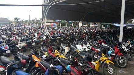 越南出台边境地区购物免税新规 越边民蜂拥中