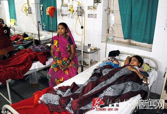 印度医生用打气筒为女性绝育