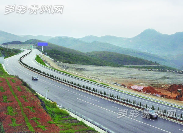 477公里,是贵州高速公路网规划中的第三纵线(道真至新寨高速公路)在