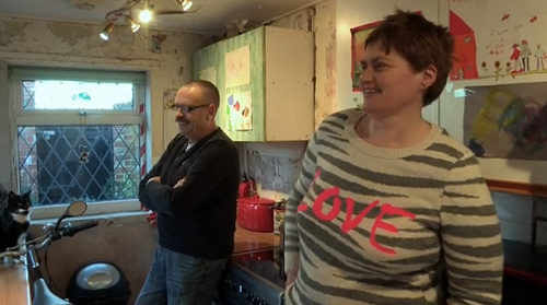 英国警方30次登门要求一对夫妇降低亲热声音