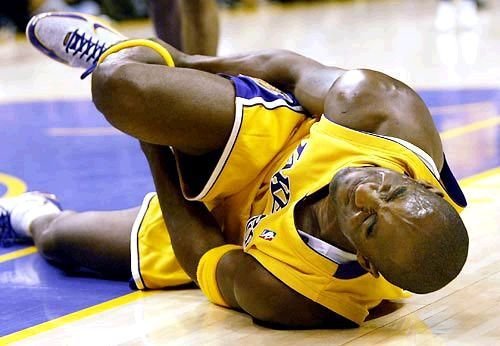 盘点科比16次伤病史:脑震荡戴面具后再度受伤