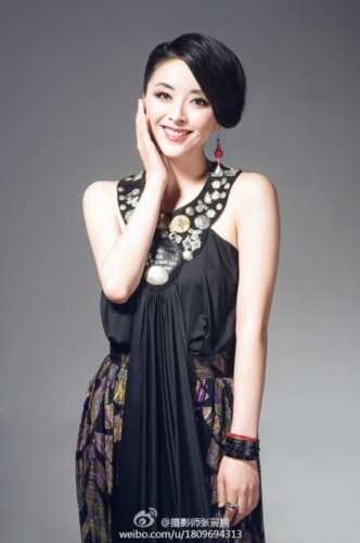 2014年7月6日,黄小蕾与老公刘磊举办婚礼,黄小蕾老板张国立担当证婚人