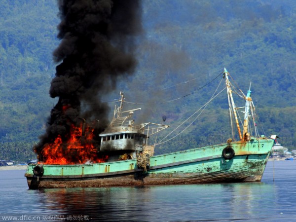 军炸沉两艘外籍渔船 体现政府打击非法捕鱼决