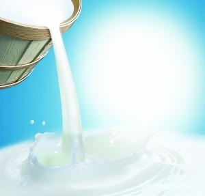 农业部急援卖奶难 专家呼吁限制进口奶粉