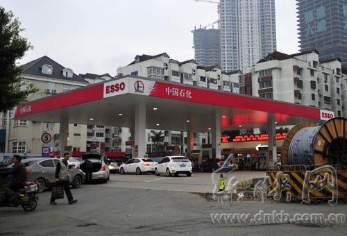 附近加油站送油电话是多少 5960900950272160452.jpg