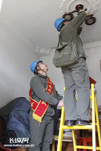 阳春三月学雷锋 景县供电公司情暖留守群体