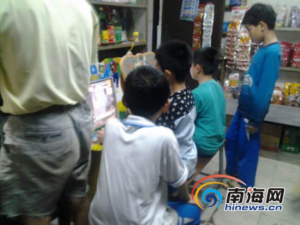 游戏机室藏身琼山三小周边 学生为玩游戏省早
