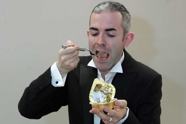 组图:全球30大奇葩职业 除刷iphone工人还有啥