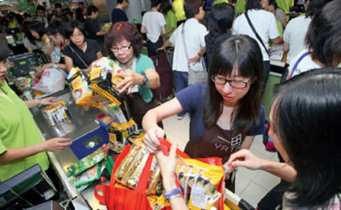 媒体:日本商品积压多年 不怕被中国游客买空
