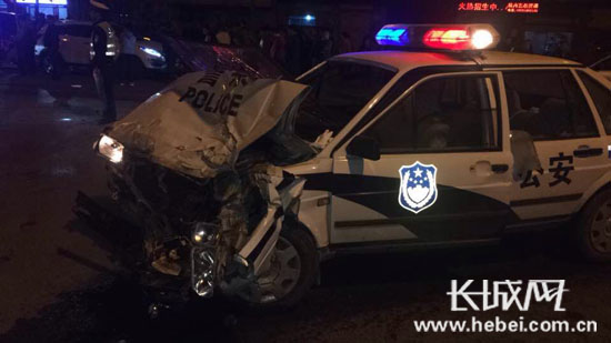 衡水:毒驾男子开假牌车躲检查疯狂撞警车被擒