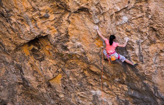 13岁日裔女孩10分钟完成高难度攀岩(组图)