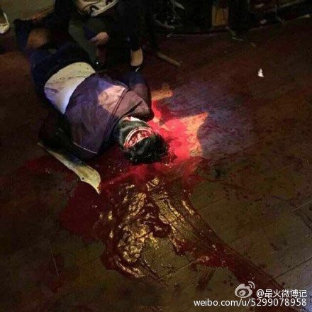 南汇酒吧斗殴 上海浦东酒吧聚众斗殴致2死5伤