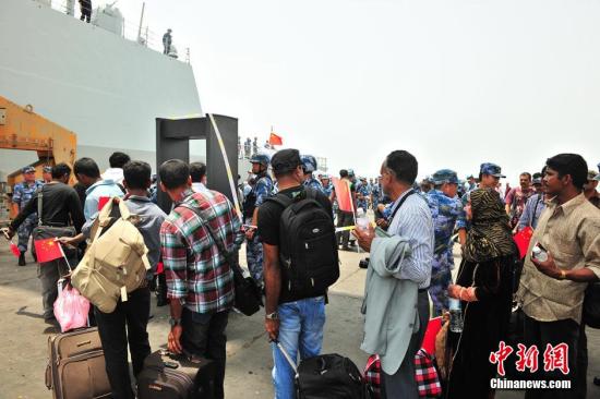 中国军舰协助一日本游客撤离叶门 日本官方致
