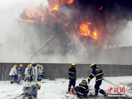 福建漳州PX项目漏油着火事故储罐核心区明火