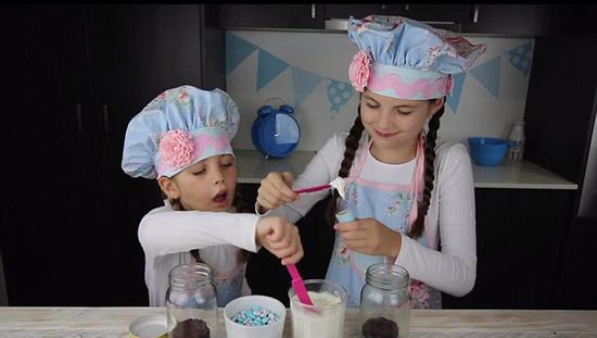 澳8岁女孩Youtube开烹饪课 月点击量高达2900
