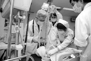 佛山女司机无证驾驶 被碾压女童生命垂危_新闻