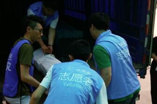 尼泊尔和西藏地震灾害救援 陕西志愿者在行动