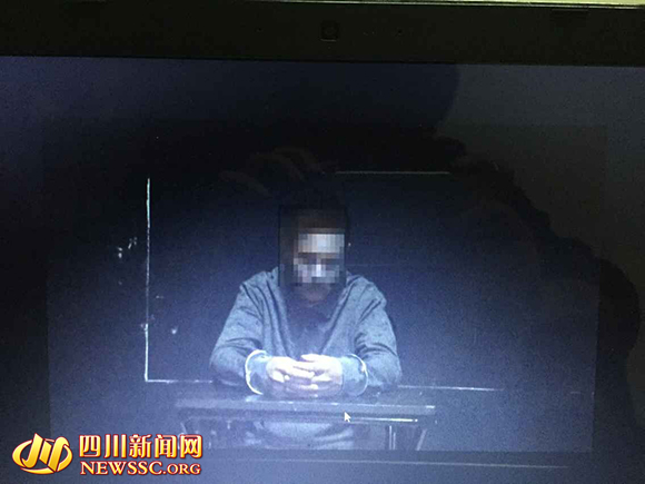 成都女司机遭男子暴打 伤人男子道歉:对不起伤