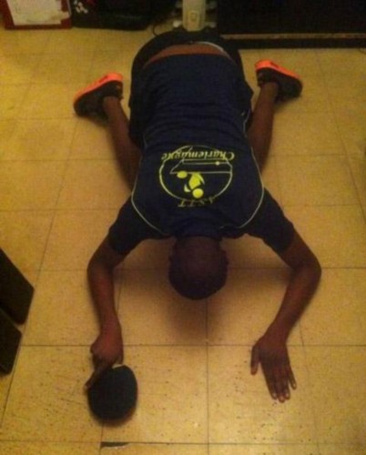 张继科趴地动作走红 无缘三连冠无碍人气王