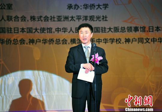 图为国务院侨办文化司司长雷振刚在演出前致辞 王健 摄