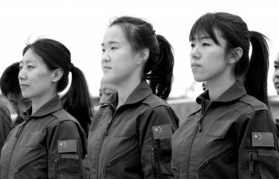 北京首批空中警花通过考核 均大学以上学历