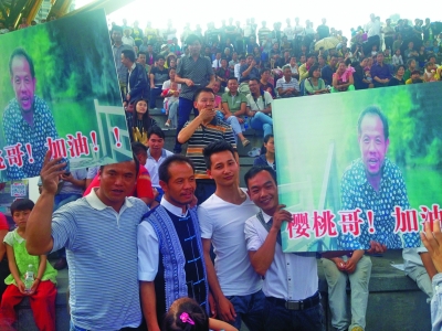 【社会】原生态民族歌舞展演贵州网络红人来