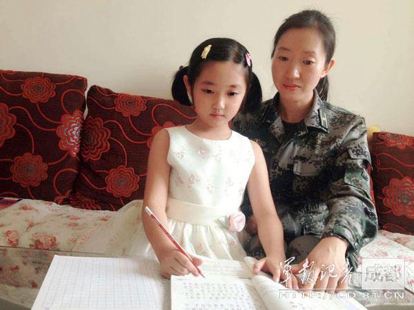 军官出国救灾 8岁女儿短信:等你回来吃饺子(图