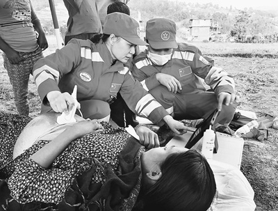 中国国际救援医疗队在尼泊尔（定格）