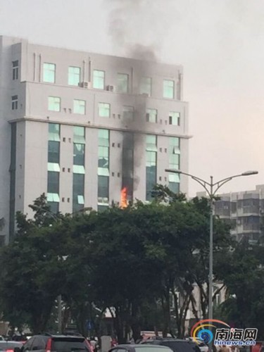 快讯:海南地质大厦五至七层楼发生火灾 多家单