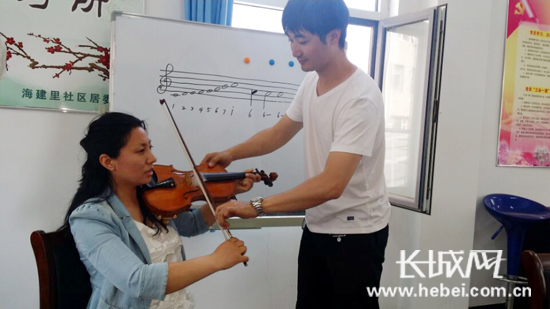 秦皇岛开展文联演艺中心进社区义务活动