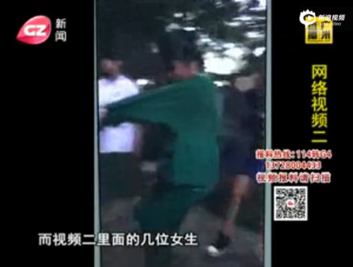 初中<em>女生</em>被逼吃<em>避孕套</em>粘液流出 男生一旁全程