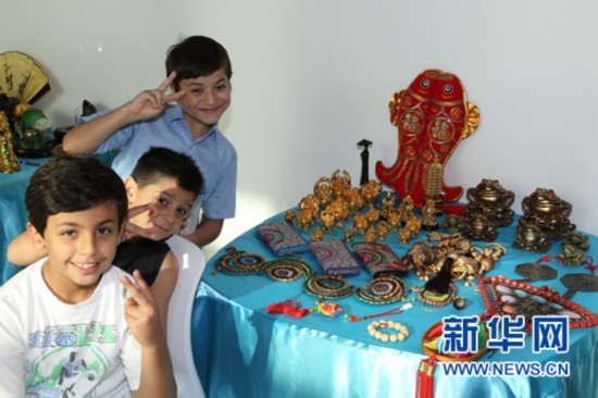阿联酋小区举办文化活动 华人社团展示中国元