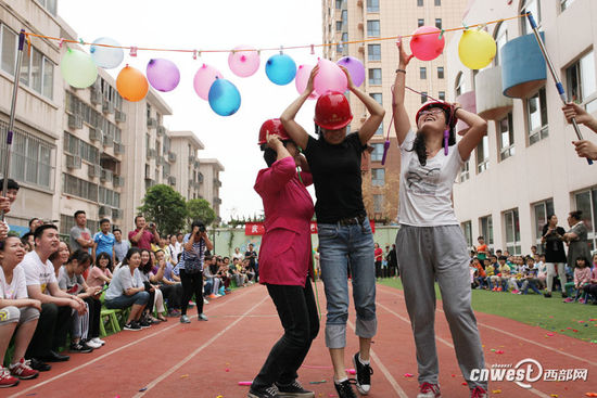 高清组图:六一儿童节亲子游戏乐翻天