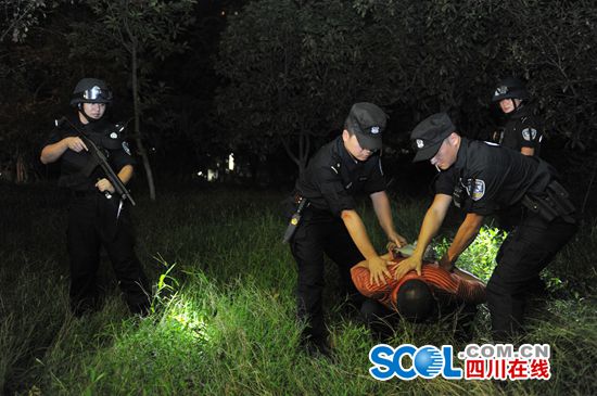 南充顺庆特警三年抓获超110名重特大刑事案犯