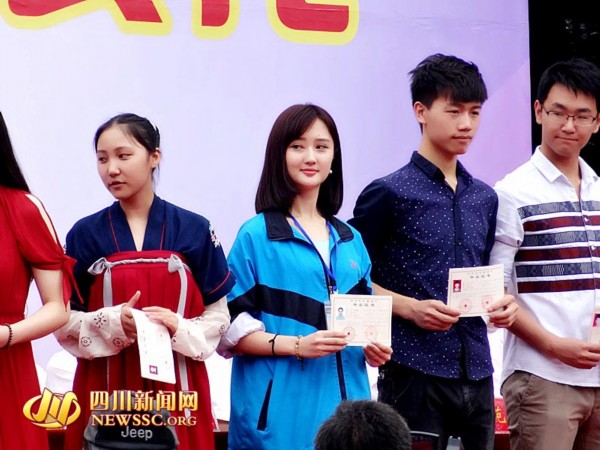 2、北京高中毕业证照片要求。校服：拍高中毕业证需要穿校服吗？ 