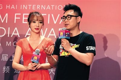 煎饼侠高调路演柳岩现场折磨大鹏