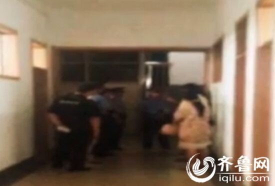 济南:男子向<em>师妹</em>表白被拒 晚自习持刀划伤女生