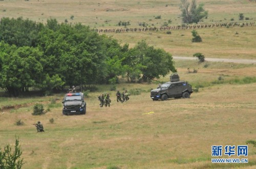 6月25日,在保加利亚中部"新村"军事基地,参加美保联合军演的保军