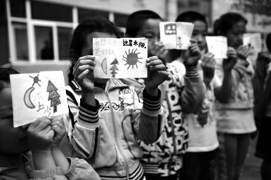 <em>8岁</em>留守<em>女孩</em>手绘图画自称想做暴力女(图)_中国