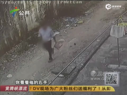 监拍西裤男后巷盗窃<em>女性内衣</em> 右手做<em>不雅</em>动作