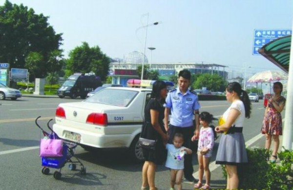 外婆家不好玩 5岁<em>小女孩</em>带<em>2岁</em>弟弟出走(图)_中