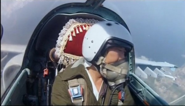 朝鲜战斗机飞行员自拍画面曝光 座椅罩红套(组