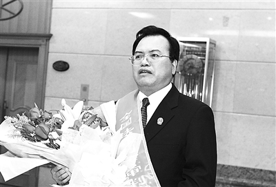 深圳中院原副院长贪腐内幕:牌桌上法官排队行