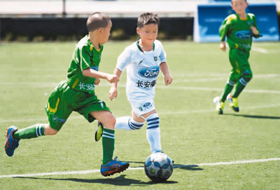 中小学足球学校达8651所 国家级师资培训实施