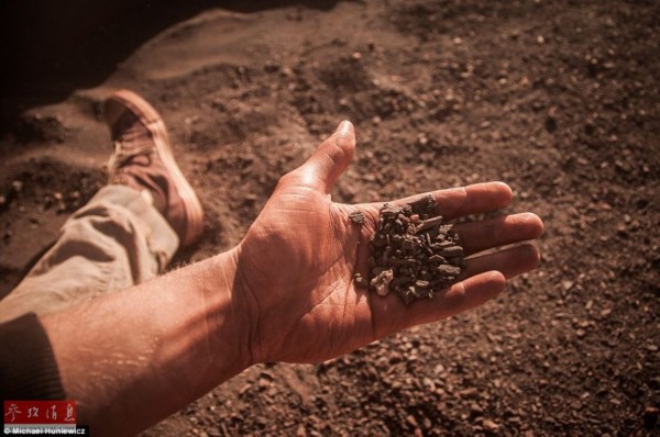 世界最长货运列车上的沙漠探险之旅【高清组图