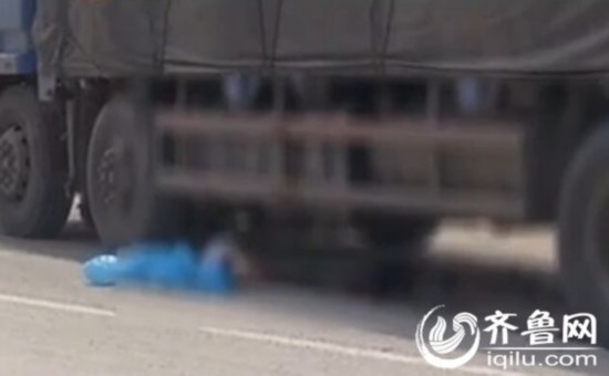 潍坊昌乐老汉骑电动车与货车相撞 遭碾压当场