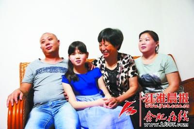 男子照顾去世同学母亲11年 想让女儿继续守着“奶奶”