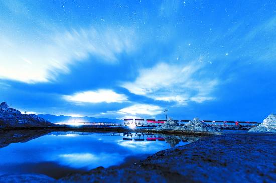 中国的“天空之镜”--茶卡盐湖如诗如画(图)_新闻中心_中国网