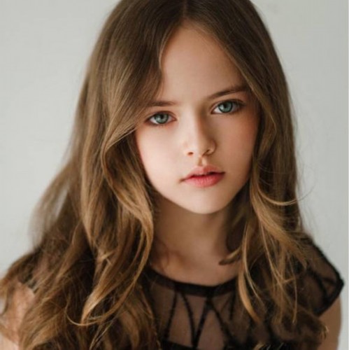 俄9岁女模被赞世界第一美少女 拥有天使般面孔
