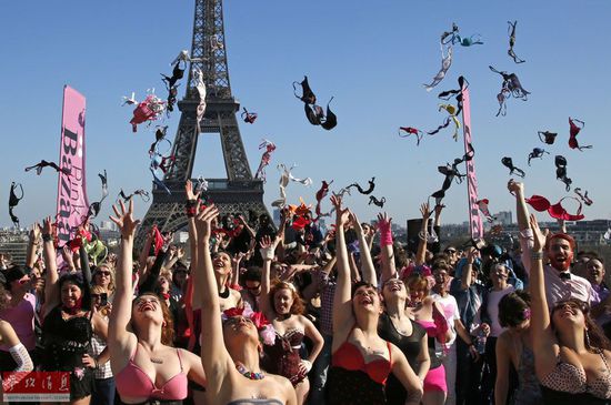 日本A罩杯女性比例最少 网友:<em>飞机</em>场反而宝贵